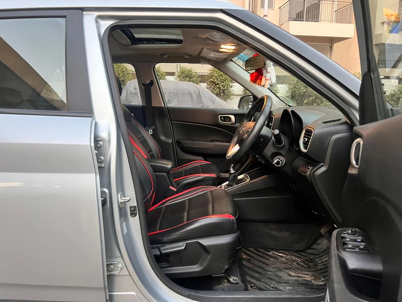 Hyundai Venue - Thumbnail 6